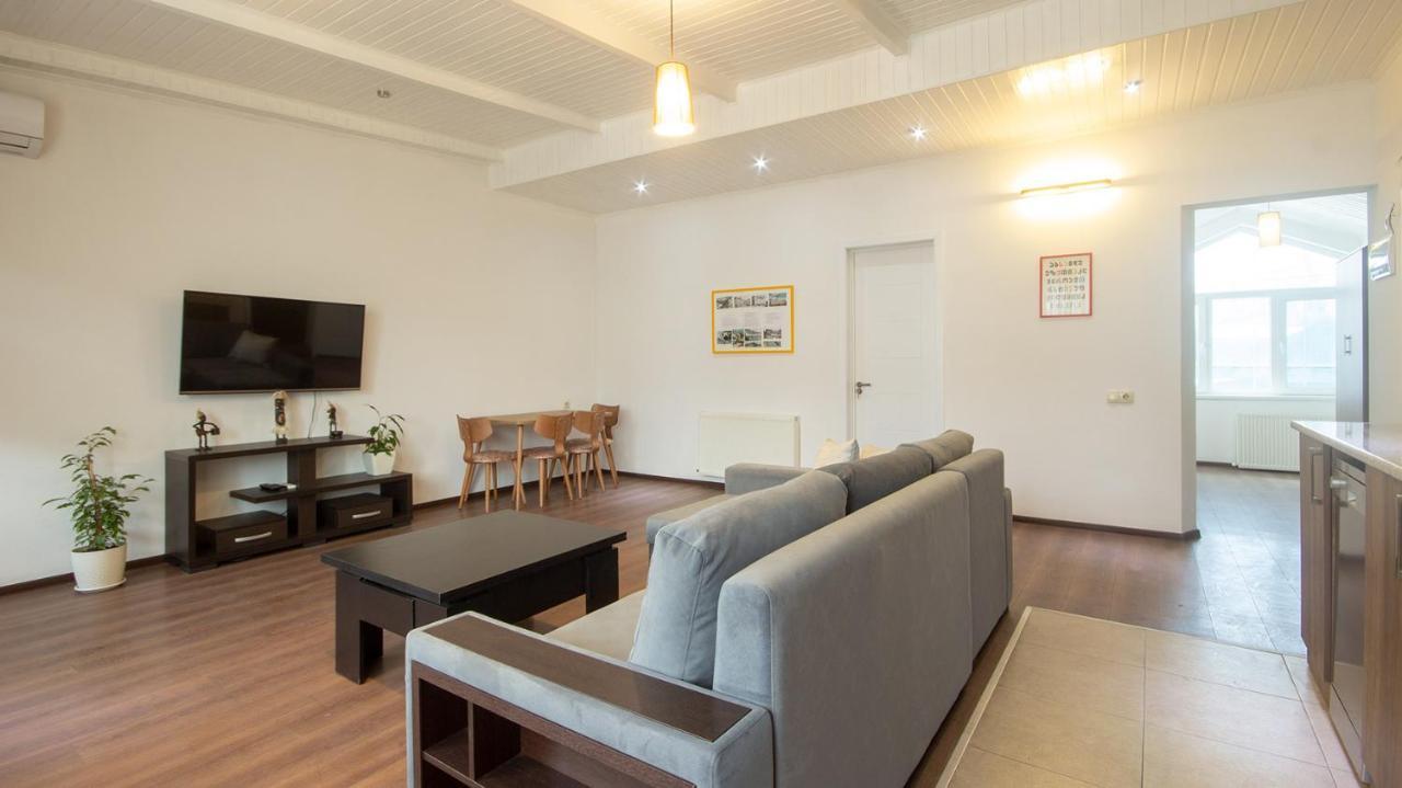 Big Terrace Apartment On Liberty Square Tbilisi ภายนอก รูปภาพ