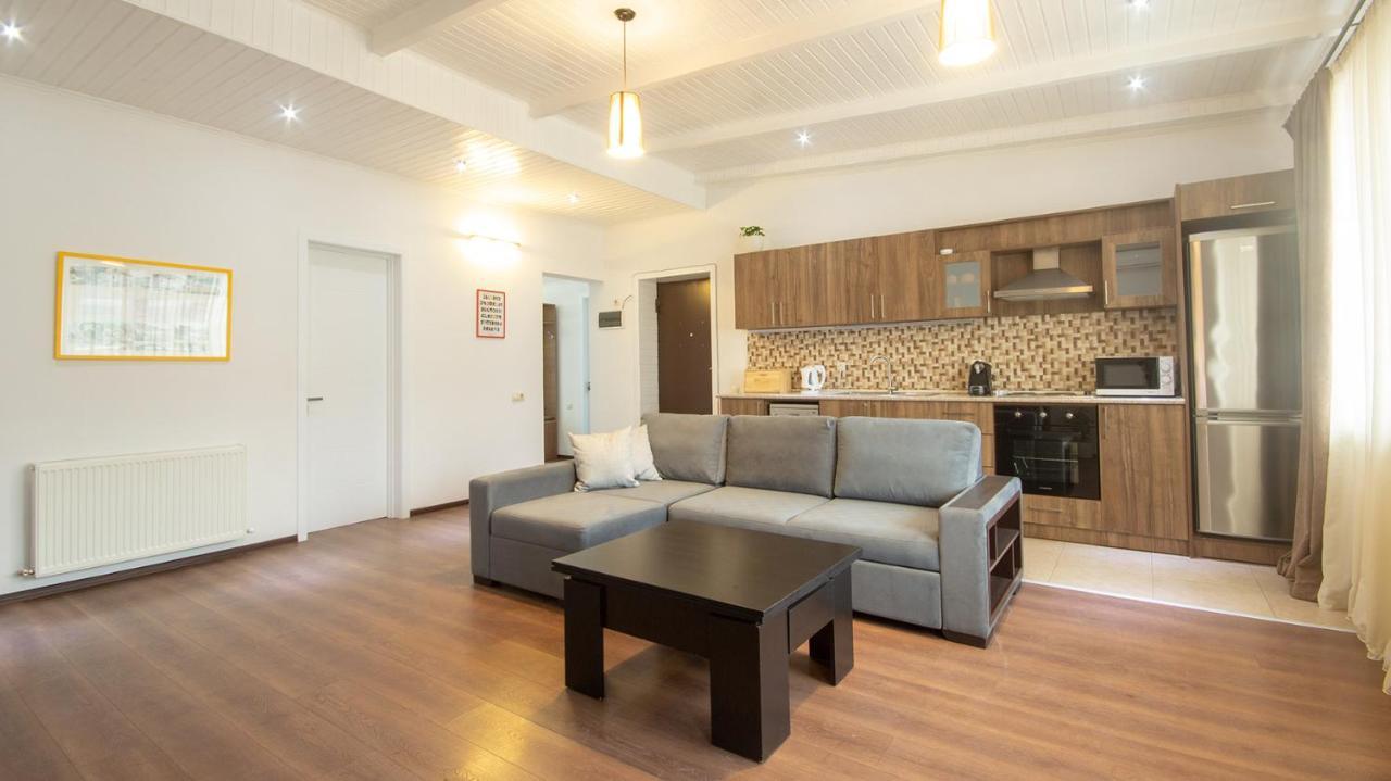 Big Terrace Apartment On Liberty Square Tbilisi ภายนอก รูปภาพ
