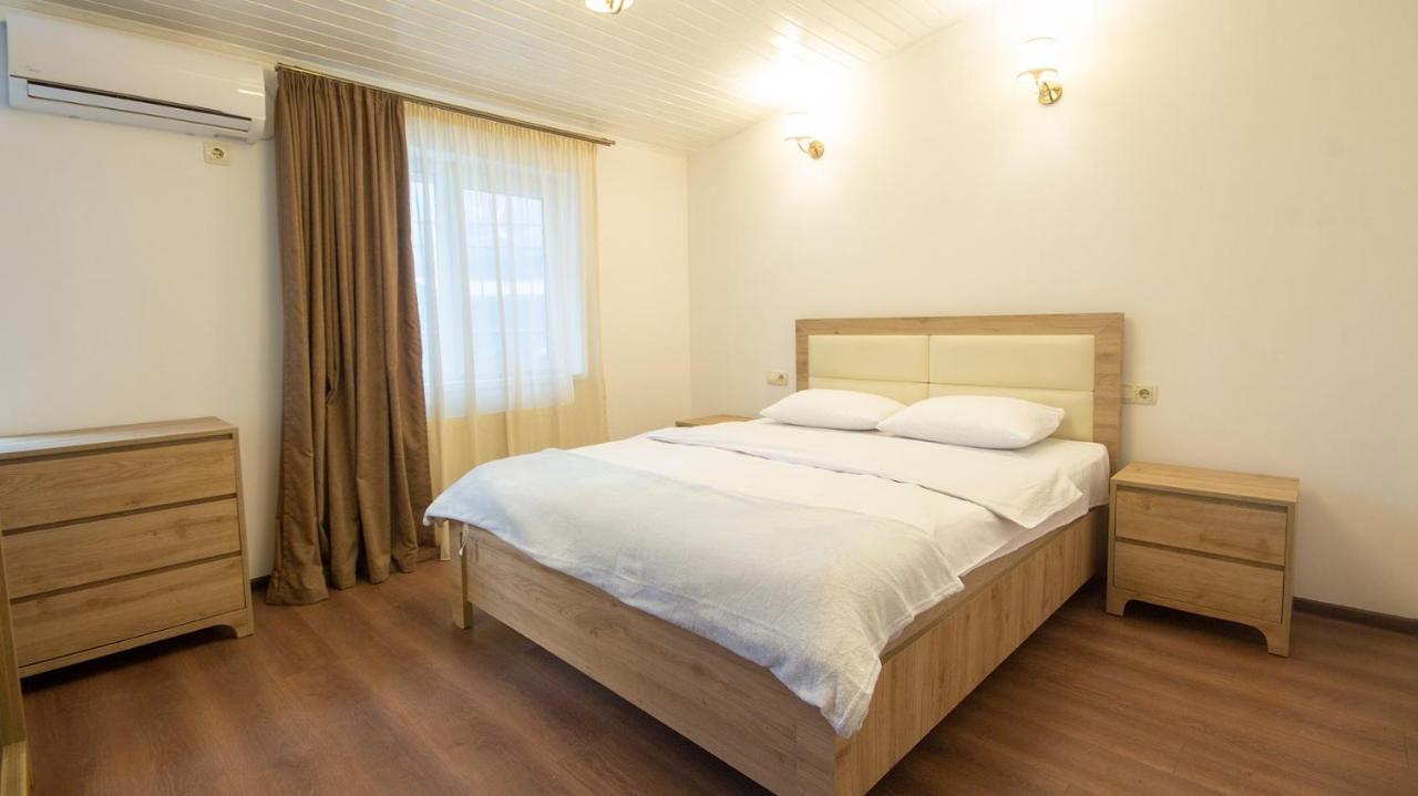 Big Terrace Apartment On Liberty Square Tbilisi ภายนอก รูปภาพ