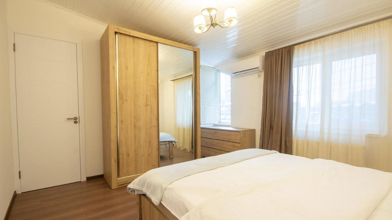 Big Terrace Apartment On Liberty Square Tbilisi ภายนอก รูปภาพ