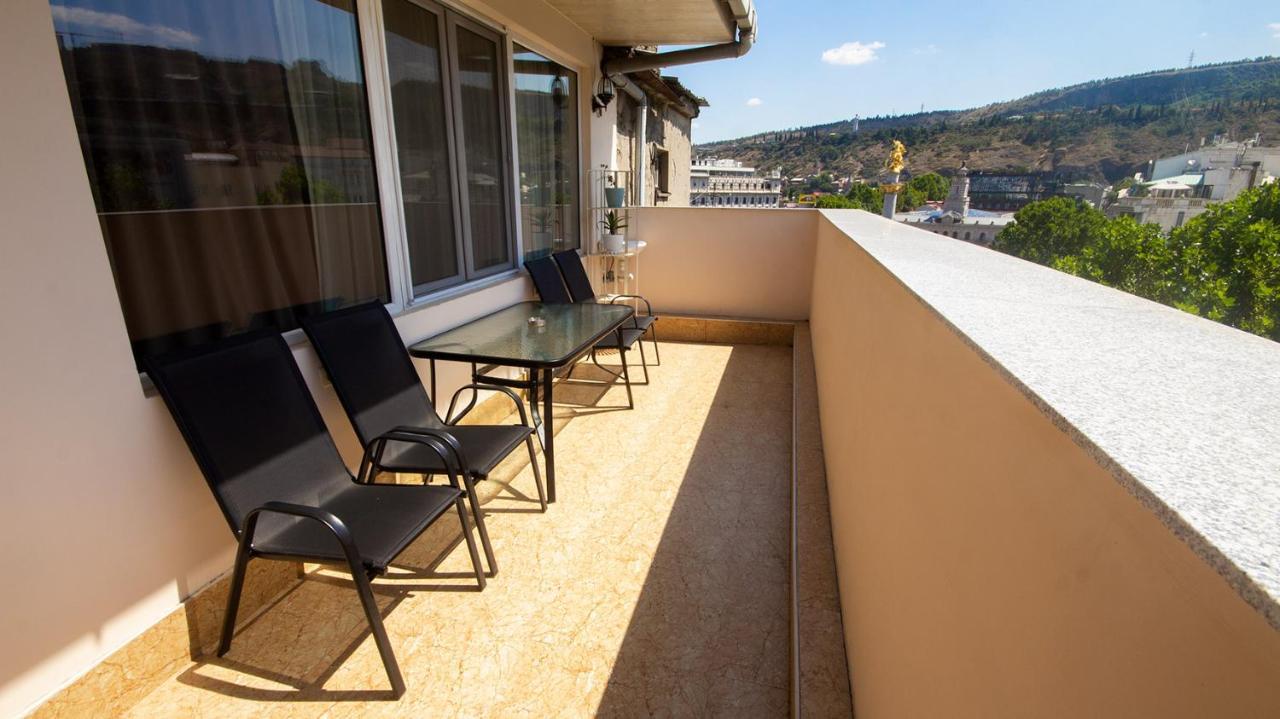 Big Terrace Apartment On Liberty Square Tbilisi ภายนอก รูปภาพ